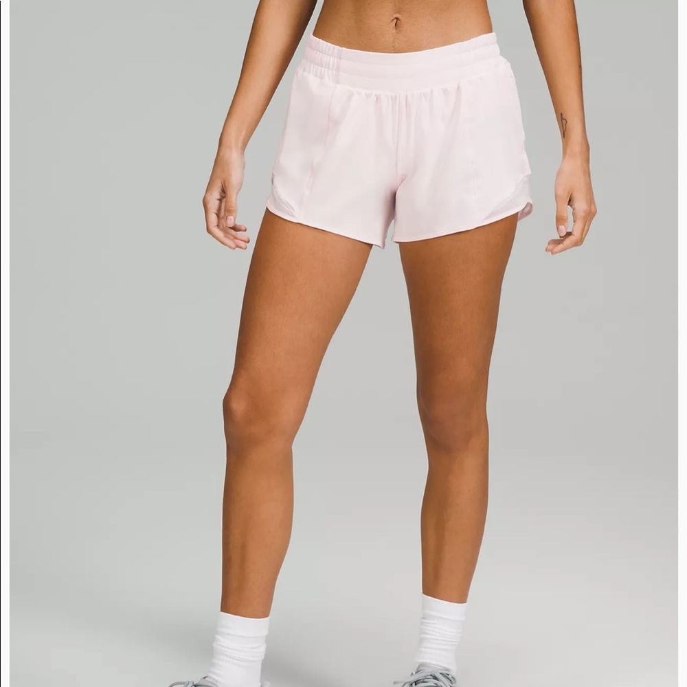 💖 Lululemon Hotty Hot Low-Rise shorts💖